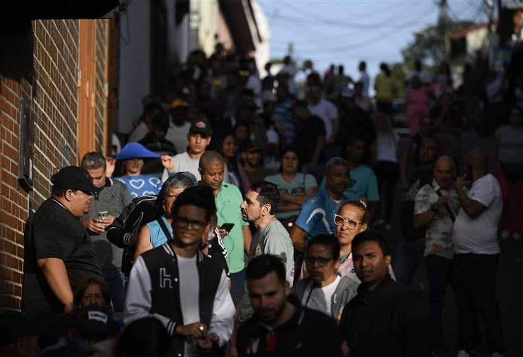 En Venezuela hicieron filas en la madrugada para votar en las