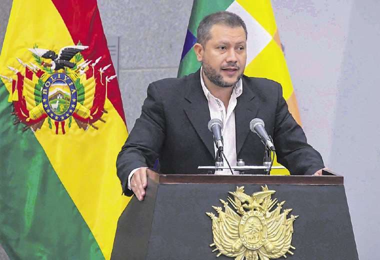 Alejandro Gallardo, nacido en Tarija, es licenciado en Administración de Empresas