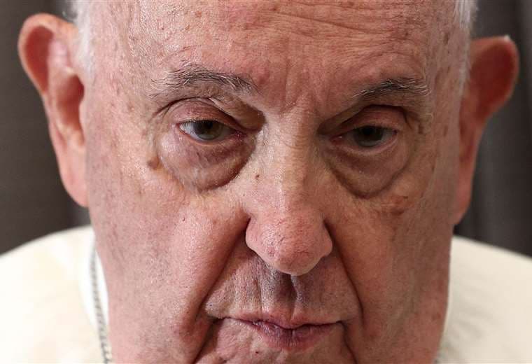 El papa Francisco regresó a Roma tras el viaje más largo de su papado despejando dudas sobre su salud