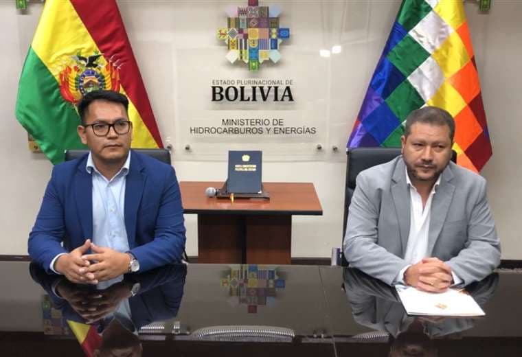 Alarcón, nuevo presidente de YLB junto al ministro Gallardo/Foto: ABI