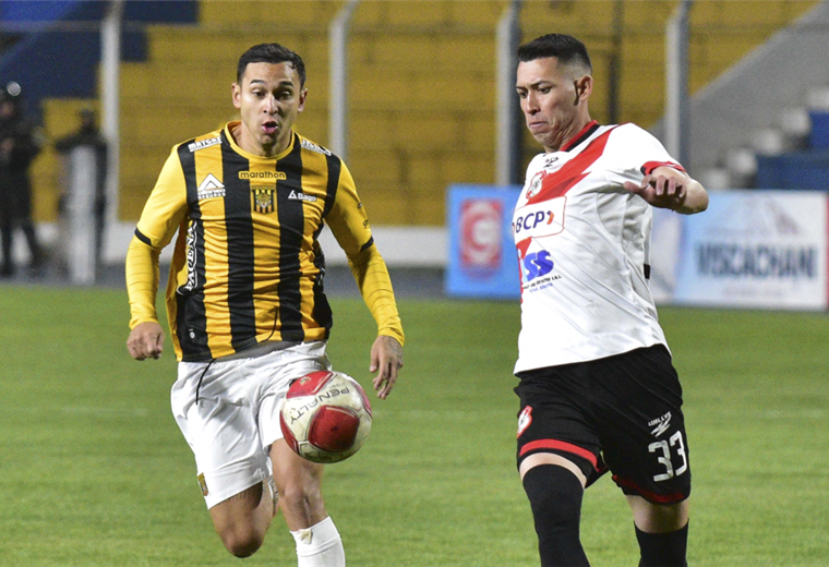 Bruno MIranda (izq.) convirtió el gol de la igualdad para The Strongest. Foto: APG Noticia