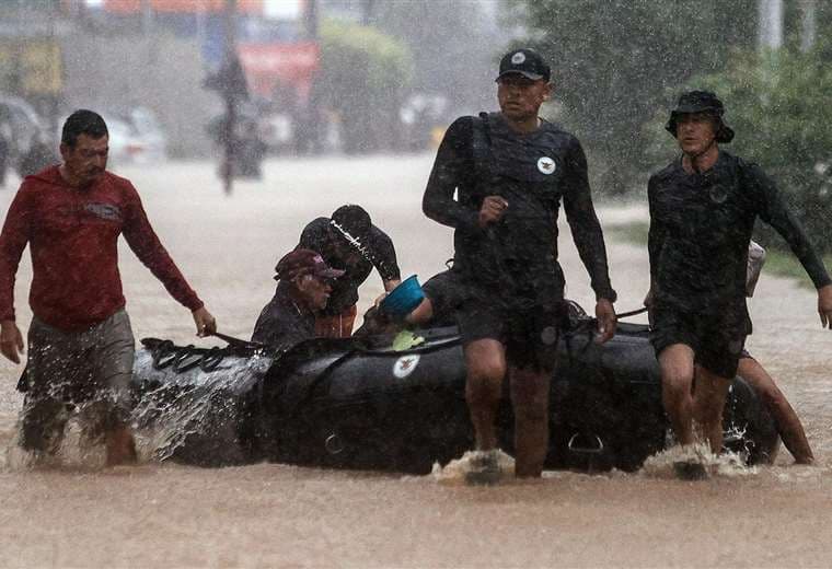 Por qué el huracán John se convirtió en "tormenta zombi" dejando al menos 5 muertos en México